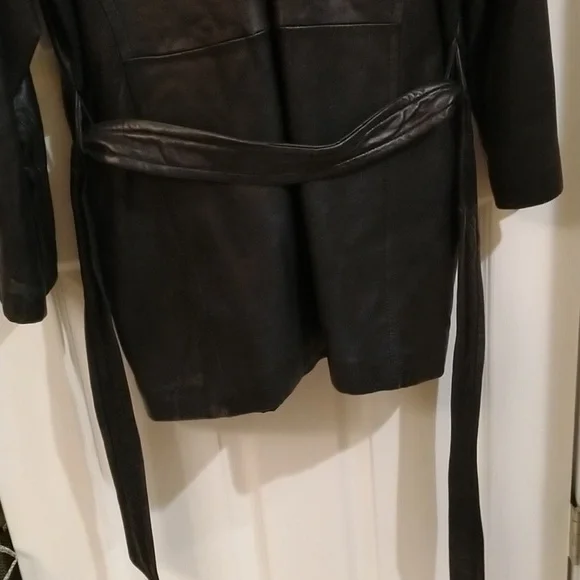 Danier button front belted black leather jacket ladies US size 6 - Picture 11 of 15